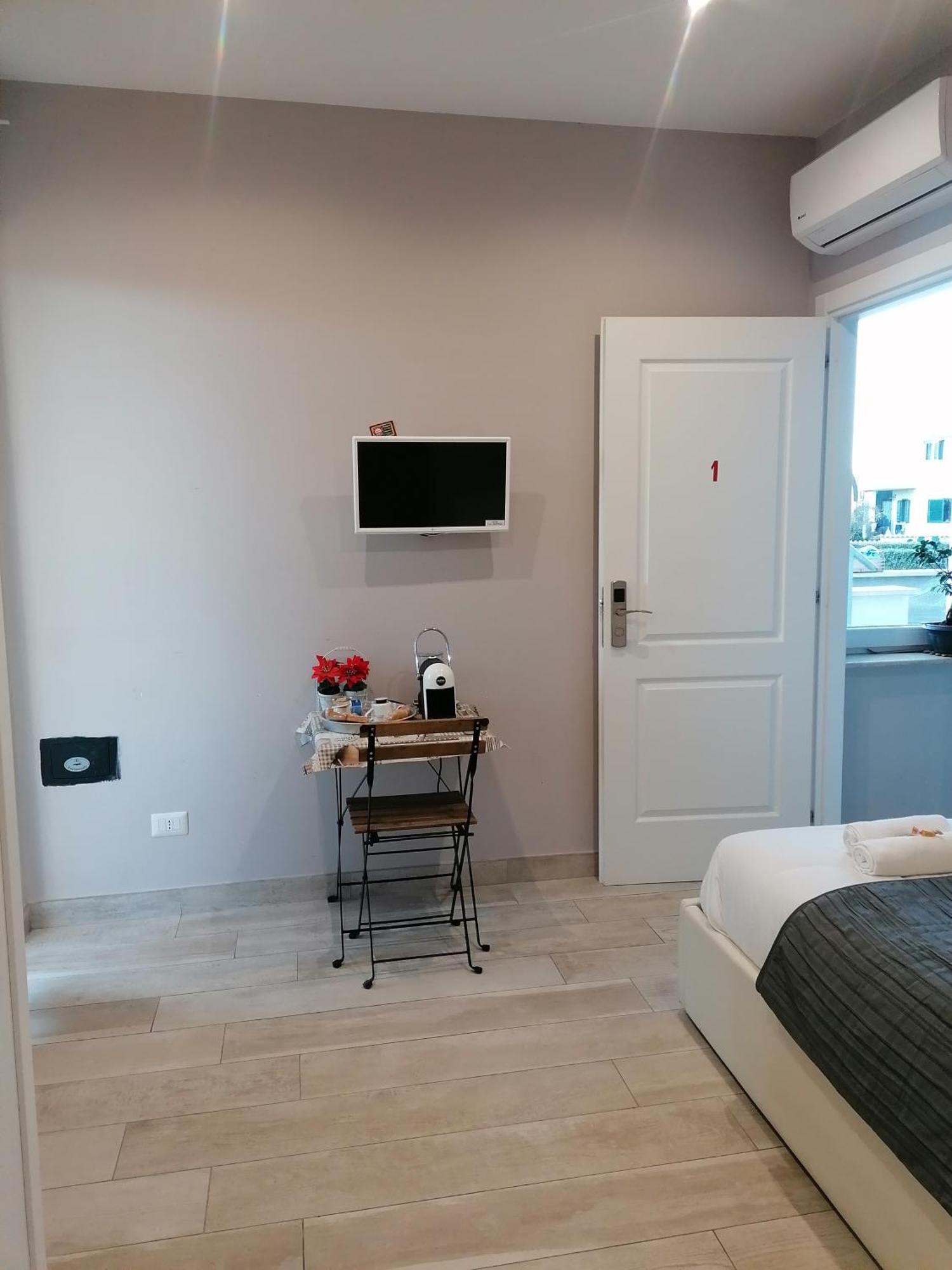 B&B Purple Italy 菲乌米奇诺 客房 照片